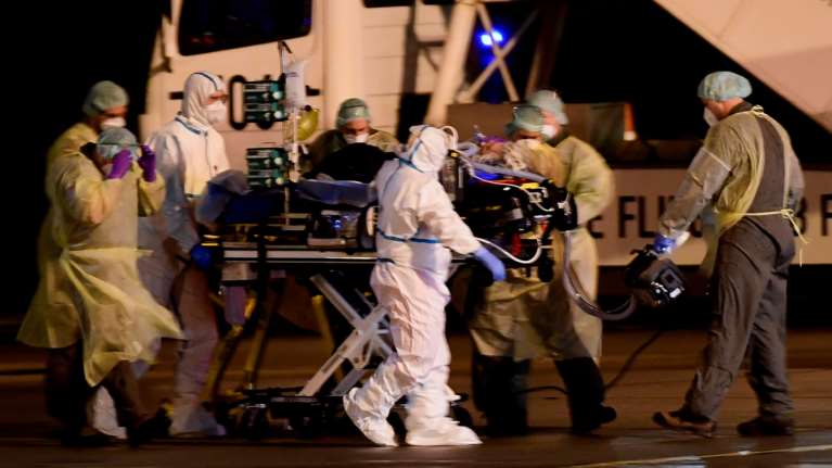 Μόσιαλος για &quot;Όμικρον&quot;: Πώς αλλάζει τα δεδομένα της πανδημίας - Η ένδειξη ότι είναι πολύ μεταδοτική