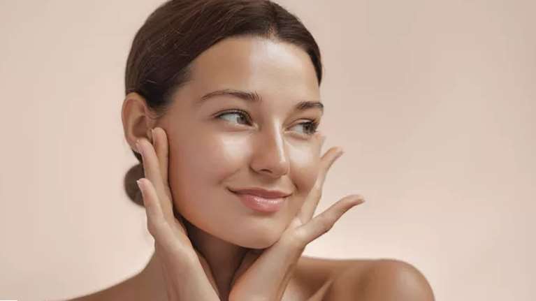 7 τροφές για ενυδατωμένο πρόσωπο και μετά τα 50: Ποιες προτείνει η διαιτολόγος