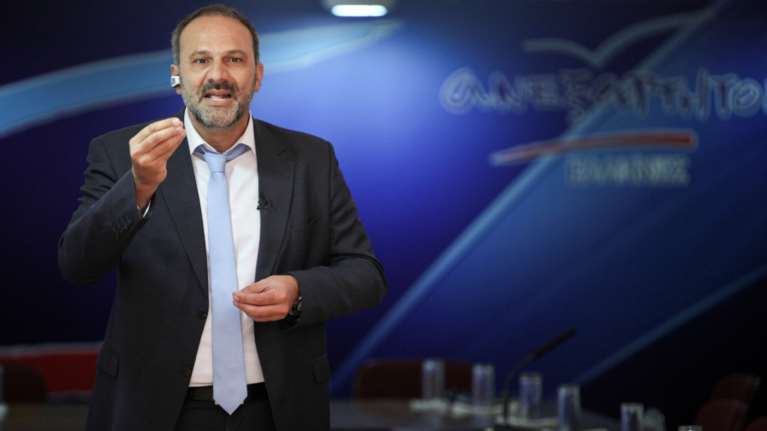 Κορονοϊός: &quot;Ψεκασμένος&quot; πρώην υφυπουργός των ΑΝΕΛ καταγγέλλει τα εμβόλια- Εξαλλος ο γιατρός στο πάνελ