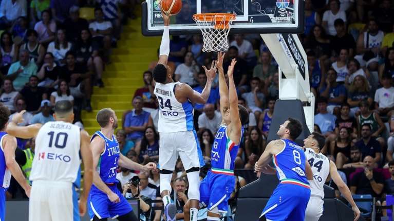 Eurobasket 2025: Με το δεξί η Εθνική Ελλάδος με σπουδαίο Γιάννη Αντετοκούνμπο - 75-66 την Ιταλία (βίντεο)