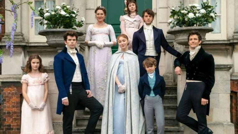 Bridgerton: Τα fashion κομμάτια που αναζήτησαν οι λάτρεις της σειράς