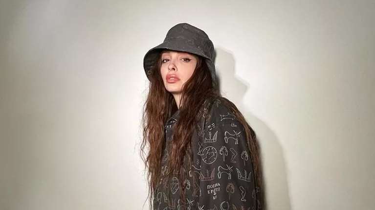 Η Ελένη Φουρέιρα γυμνάζεται σκληρά φορώντας κολάν και crop top