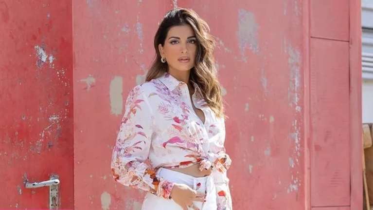 Τζιν παντελόνι το καλοκαίρι: Η Σταματίνα Τσιμτσιλή προτείνει το stylish look που θέλουμε να αντιγράψουμε