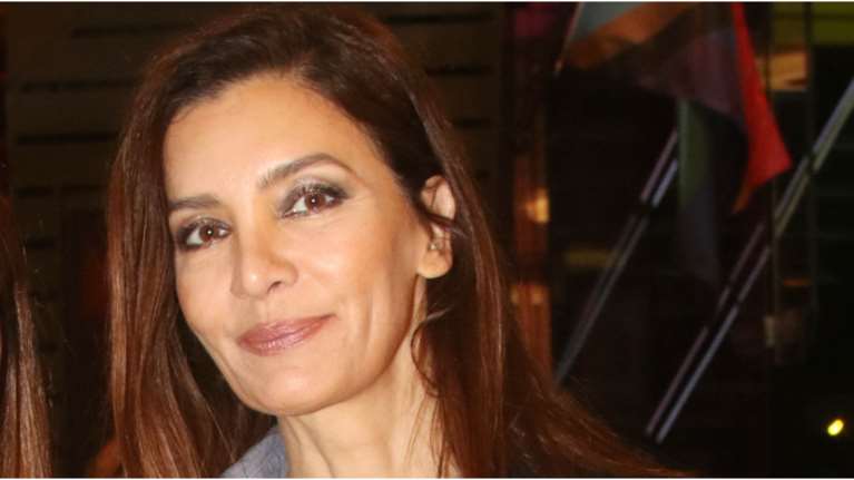 Κατερίνα Λέχου: Εντυπωσιακή στο θέατρο - Η μίνι φούστα με παγιέτες που ανέδειξε τα υπέροχα πόδια της