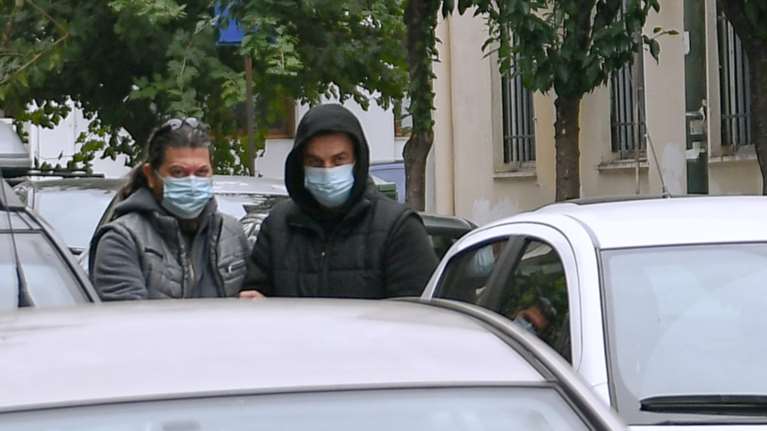 Βόλος: Οι πρώτες δηλώσεις της αδελφής του δικηγόρου - &quot;Γιατί άφησαν τον δολοφόνο της μητέρας μου να ξεφύγει;&quot;