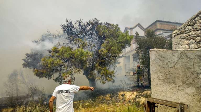 Φωτιά στη Ζάκυνθο: Σε κατάσταση έκτακτης ανάγκης  οι δημοτικές ενότητες Αρτεμισίων και Λαγανά
