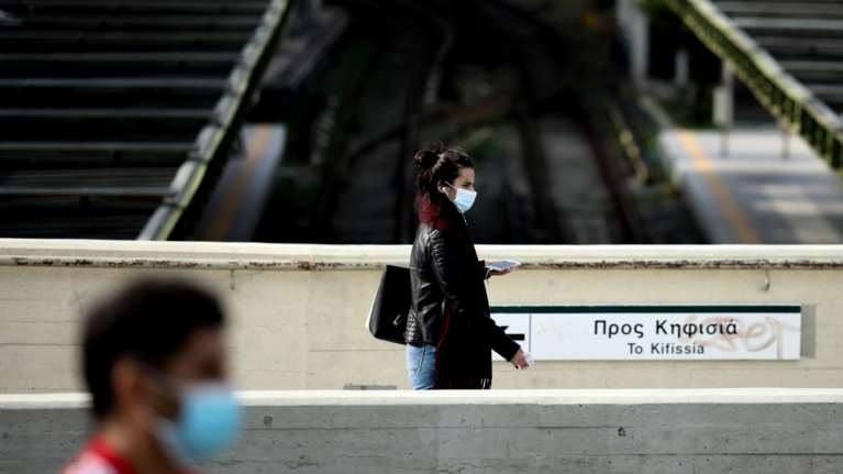 Κορονοϊός: &quot;Βράζουν&quot; Θεσσαλονίκη και Αττική με 453 και 375 νέα κρούσματα - Τριψήφιος αριθμός σε Λάρισα και Πέλλα