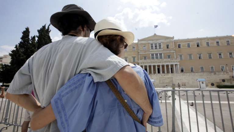 Πόσες αγκαλιές χρειάζεστε την ημέρα για να &quot;επιβιώσετε&quot; - Οι επιστήμονες είναι ξεκάθαροι