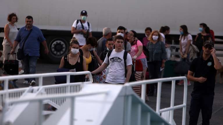 Ταλαιπωρία για 155 επιβάτες: Βλάβη στον καταπέλτη καταμαράν στο λιμάνι της Νάξου