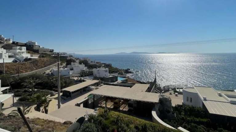 Στον κυκλώνα των πλειστηριασμών &quot;επώνυμα&quot; ακίνητα: Στο &quot;στόχαστρο&quot; η  οικογένεια Μαλαματίνα - Κέντρα αποκατάστασης και ξενοδοχεία