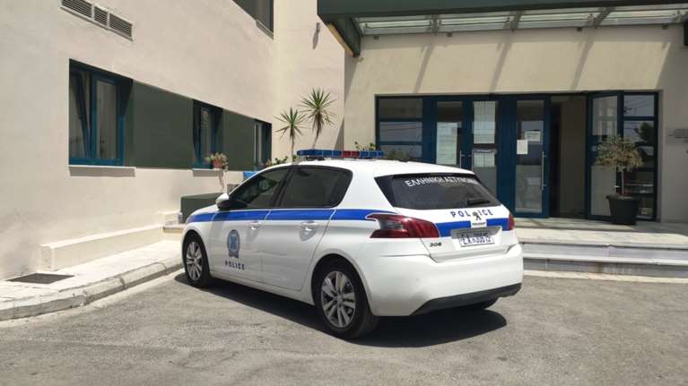 Απίστευτος καβγάς στον Βόλο: 78χρονος πέταξε τσιμεντόλιθο στο κεφάλι γειτόνισσάς του - Σε κρίσιμη κατάσταση η 77χρονη