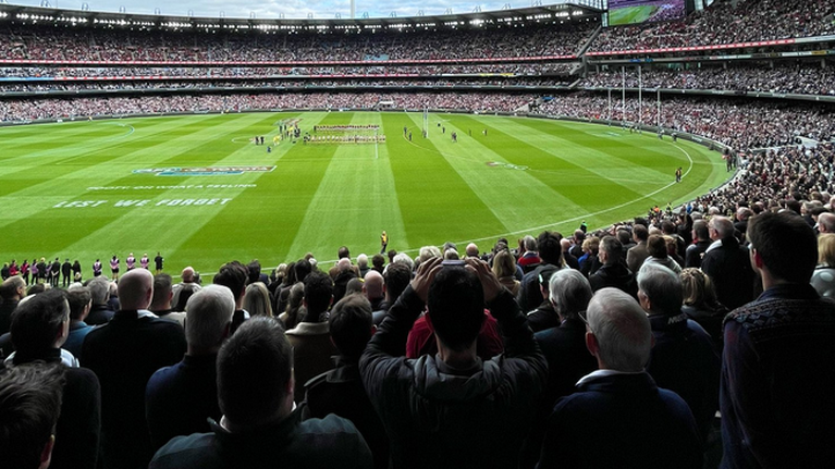 Αυστραλία: Παγκόσμιο ρεκόρ θεατών εν μέσω πανδημίας - 80.000 χωρίς μάσκες και αποστάσεις [Εικόνες - Βίντεο]