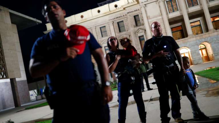 Εκλογές ΗΠΑ 2020: Άρχισαν τα όργανα - Ενοπλοι οπαδοί του Τραμπ έξω από εκλογικά κέντρα [εικόνες - βίντεο]