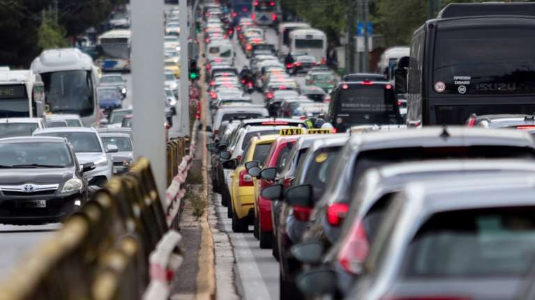 "Έξυπνες" κάμερες: Κατέγραψαν πάνω από 1.000 παραβάσεις χρήσης κινητού στη Συγγρού [βίντεο]