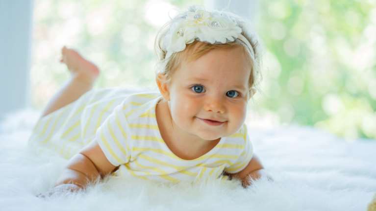 Η νέα τάση στα ονόματα μωρών έχει άρωμα παλιάς εποχής