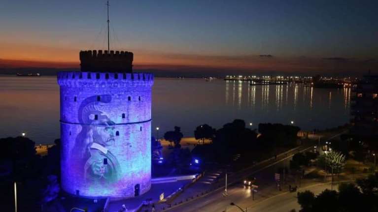 Φωτομοντάζ η viral φωτογραφία με τον Κολοκοτρώνη στον Λευκό Πύργο [εικόνες]