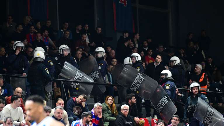 Εξαλλοι οι άνθρωποι της Μπεσίκτας για πανό που σήκωσαν οι οπαδοί του Πανιωνίου - Ξέσπασε "πόλεμος"