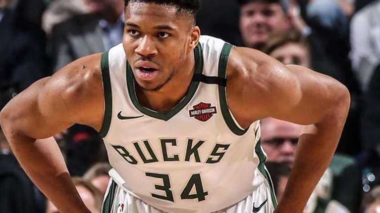 Η απάντηση Αντετοκούνμπο στους ρατσιστές: Με χαμόγελο θα αλλάξουμε τον κόσμο