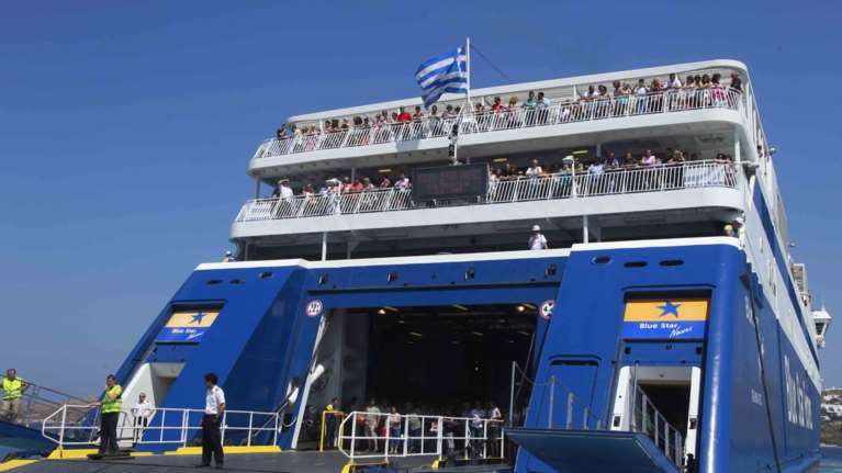 Απαγορευτικό απόπλου για το Super Express στο λιμάνι της Πάρου λόγω βλάβης στις μηχανές – Ταλαιπωρία για τους επιβάτες