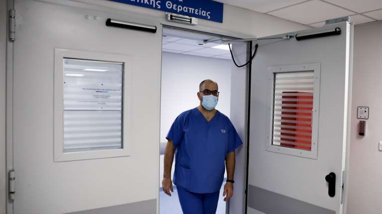 Αγωνία στο Ηράκλειο: Διασωληνωμένος στη ΜΕΘ  27χρονος με μηνιγγίτιδα