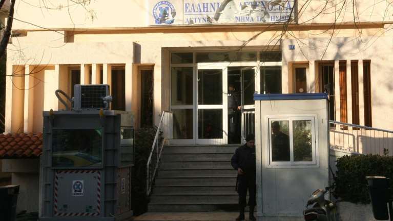 Κορονοϊός: Σε καραντίνα αστυνομικοί στο ΑΤ Πατησίων λόγω θετικού κρούσματος