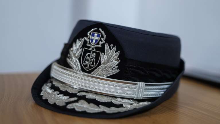 Θεσσαλονίκη: Χειροπέδες σε γυναίκα αστυνομικό που απείλησε τον εν διαστάσει σύζυγό της με μαχαίρι