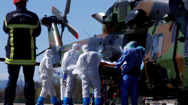 Κριτική και πιέσεις για απαντήσεις στην Κίνα για τους χειρισμούς στον κορονοϊό