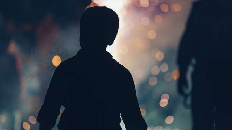 Σοκάρουν τα στοιχεία: Θύμα βιασμού ένας ανήλικος κάθε 4 ημέρες στην Ελλάδα - Αύξηση 58%