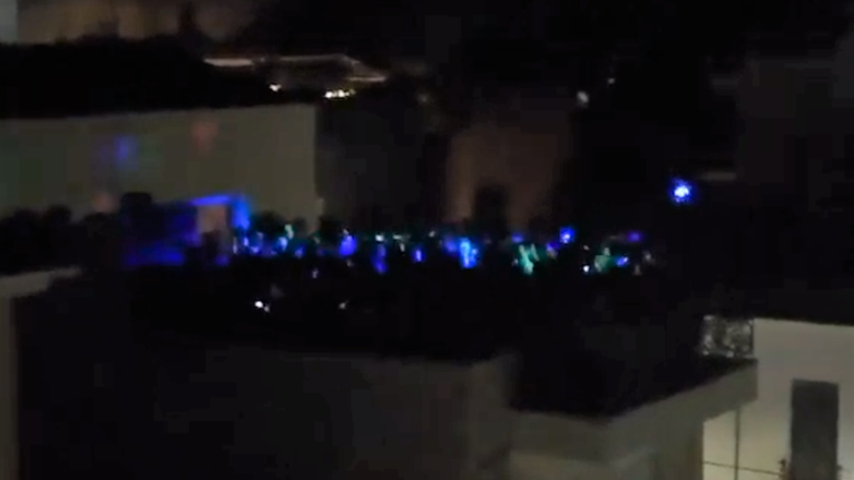 Δεν βάζουν μυαλό: Ξέφρενο πάρτι σε ταράτσα στην Πάτρα χωρίς κανένα μέτρο προστασίας [Βίντεο]