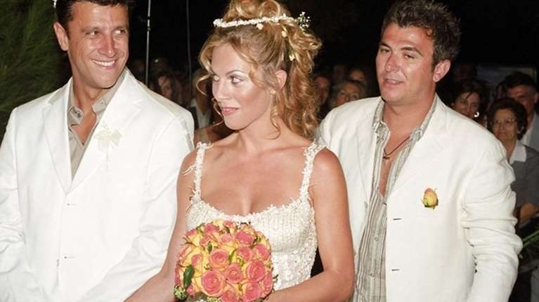 Η 24χρονη Ντορέττα Παπαδημητρίου στο γάμο της με κουμπάρο τον Αντώνη Ρέμο - Το ρομαντικό νυφικό