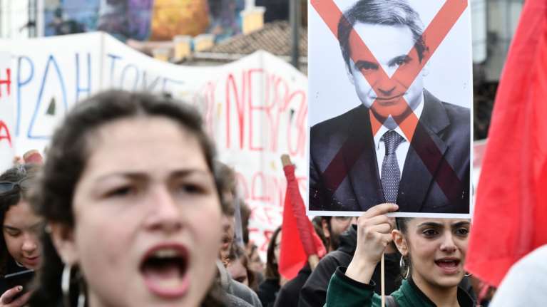 Αιφνιδιαστική συγκέντρωση φοιτητών έξω από το Μέγαρο Μαξίμου