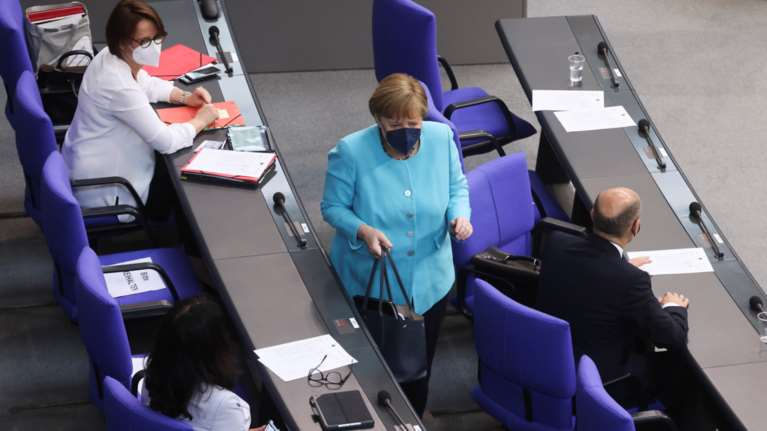 DW: Τελευταία ομιλία της Μέρκελ στη γερμανική Βουλή - Νηφάλια και χωρίς συναισθηματισμούς, όπως πάντα