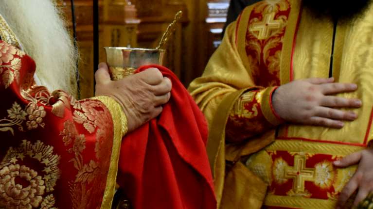 Κορονοϊός: Συναγερμός από το &quot;ιερό αντάρτικο&quot; πιστών και ιερέων ενόψει Πάσχα