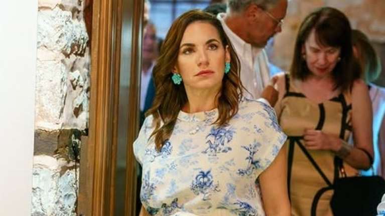 Η Όλγα Κεφαλογιάννη εντυπωσιακή ως καλεσμένη σε γάμο - Η οικογενειακή φωτογραφία