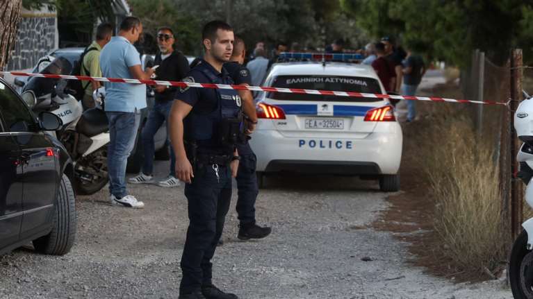 Μακελειό στη Λούτσα: Ποινική δίωξη στους δύο συλληφθέντες για ανθρωποκτονία κατά συρροή