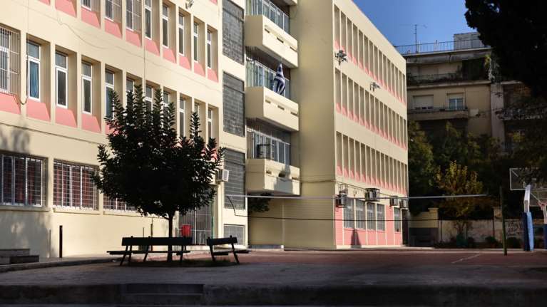 Κυψέλη: Με δύο κακουργήματα είναι αντιμέτωπη η 16χρονη που μαχαίρωσε 14χρονη μέσα στο σχολείο [βίντεο]