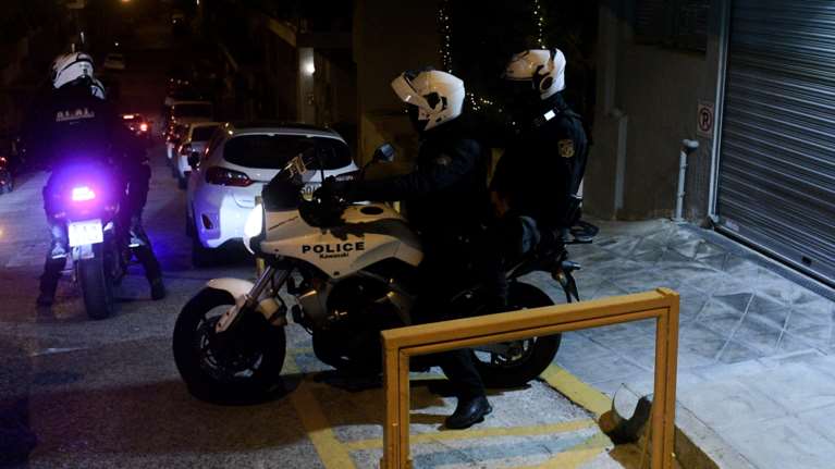 Καλπάζει η εγκληματικότητα ανηλίκων: Συνελήφθησαν πέντε νεαροί για ληστείες σε Κηφισιά και Ίλιον