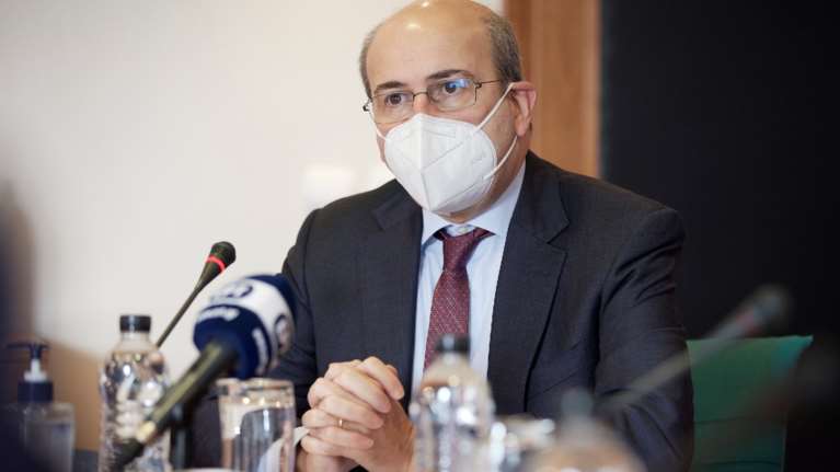 Υπουργείο Εργασίας: Τι ισχύει πλέον με το επίδομα ανεργίας και τα εισοδηματικά κριτήρια για τον ΟΑΕΔ