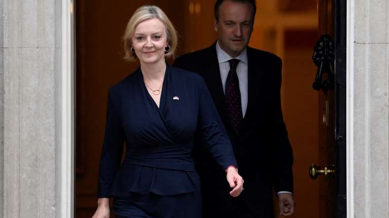 &quot;Υπέροχα!&quot;: Πανηγυρίζουν οι ψηφοφόροι των Τόρις την παραίτηση της Τρας - &quot;Φέρτε πίσω τον Μπόρις&quot;