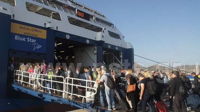 SOS εκπέμπουν οι Κυκλάδες για τους χιλιάδες εκδρομείς - Δεν τηρούν τα μέτρα ασφαλείας