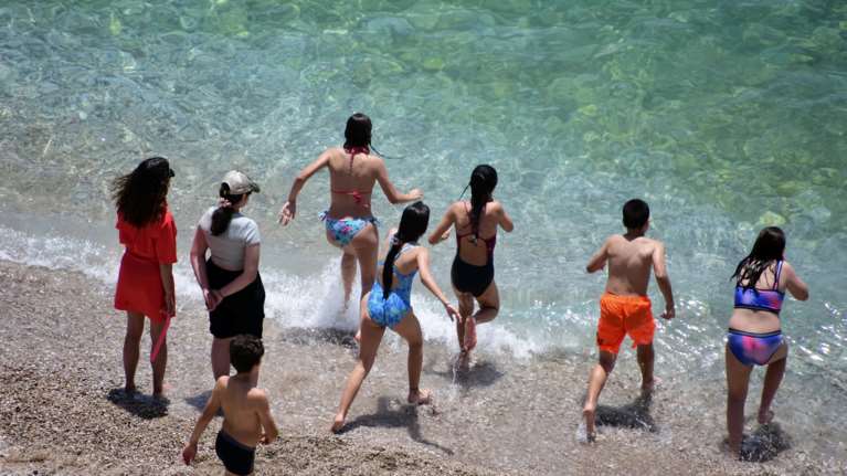 Έχετε αναρωτηθεί ποτέ γιατί κάποιες ομάδες φίλων φαίνεται να ακολουθούν παρόμοιους δρόμους ζωής;