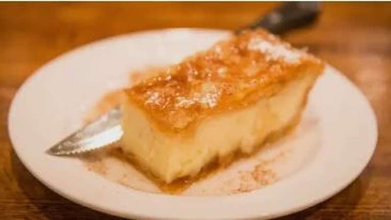 Το απόλυτο γλυκό για το τραπέζι της 25ης Μαρτίου:  Με κρέμα από τα παιδικά μας χρόνια και τραγανό φύλλο