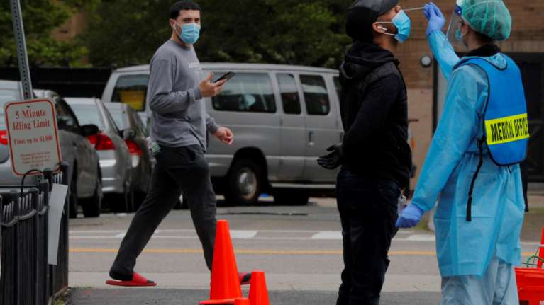 Κορονοϊός - Καμπανάκι κινδύνου από το Πρίνστον: Μη βασίζεστε στη ζέστη, ο ιός εξαπλώνεται