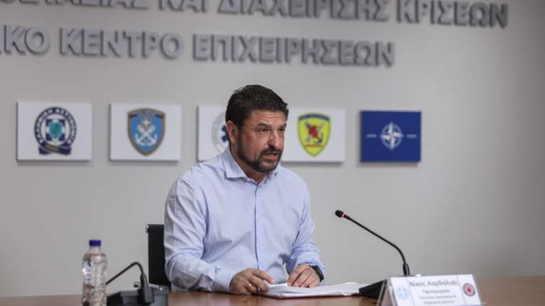 Κορονοϊός- Χαρδαλιάς: Αναλυτικά πού είναι υποχρεωτική πλέον η χρήση μάσκας