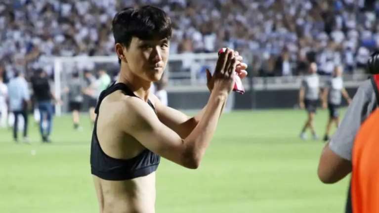 Χουάνγκ για Ολυμπιακό: &quot;Οι περισσότεροι αντίπαλοί του πέφτουν κάτω!&quot;