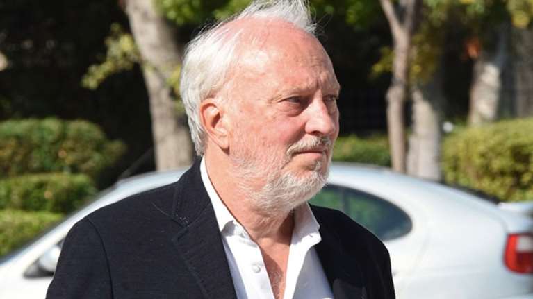 Ρόμπερτ Oυίλιαμς: Ποιοι θα κληρονομήσουν την περιουσία του - Το αρχοντικό στο Διόνυσο και τα 60 αυτοκίνητα