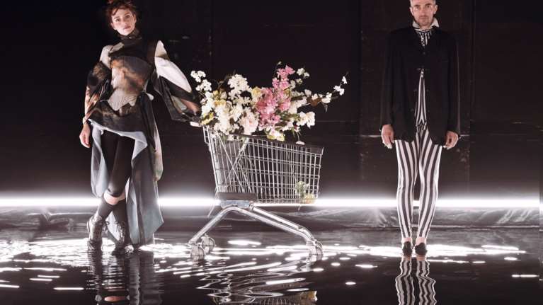 "Το Όνειρο Ενός Γελοίου": Παράταση για τη sold out μυσταγωγία της Έφης Μπίρμπα και του Άρη Σερβετάλη