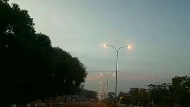 Η Σρι Λάνκα δεν έχει λεφτά και σβήνει τα φώτα στους δρόμους για οικονομία: Η χειρότερη κρίση εδώ και δεκαετίες