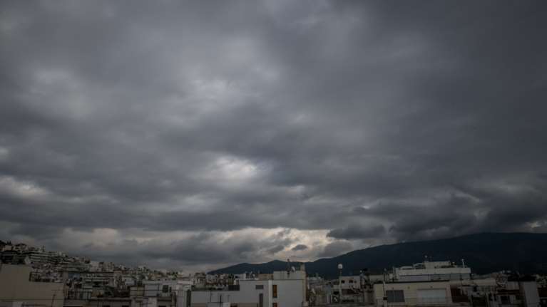 Καιρός: Καταιγίδες και χαλάζι σήμερα - Μέχρι 9 μποφόρ οι άνεμοι στο Αιγαίο - Πού θα χιονίσει