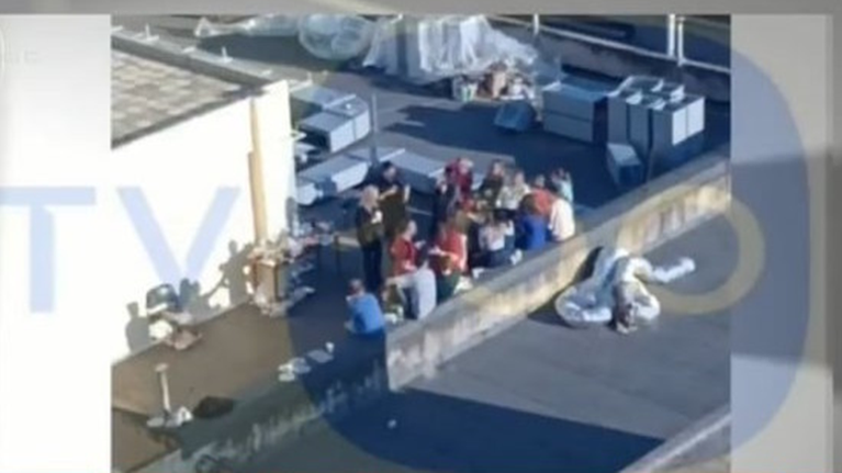 Θεσσαλονίκη: Παρέμβαση εισαγγελέα για το κορονο-πάρτι σε ταράτσα του νοσοκομείου ΑΧΕΠΑ